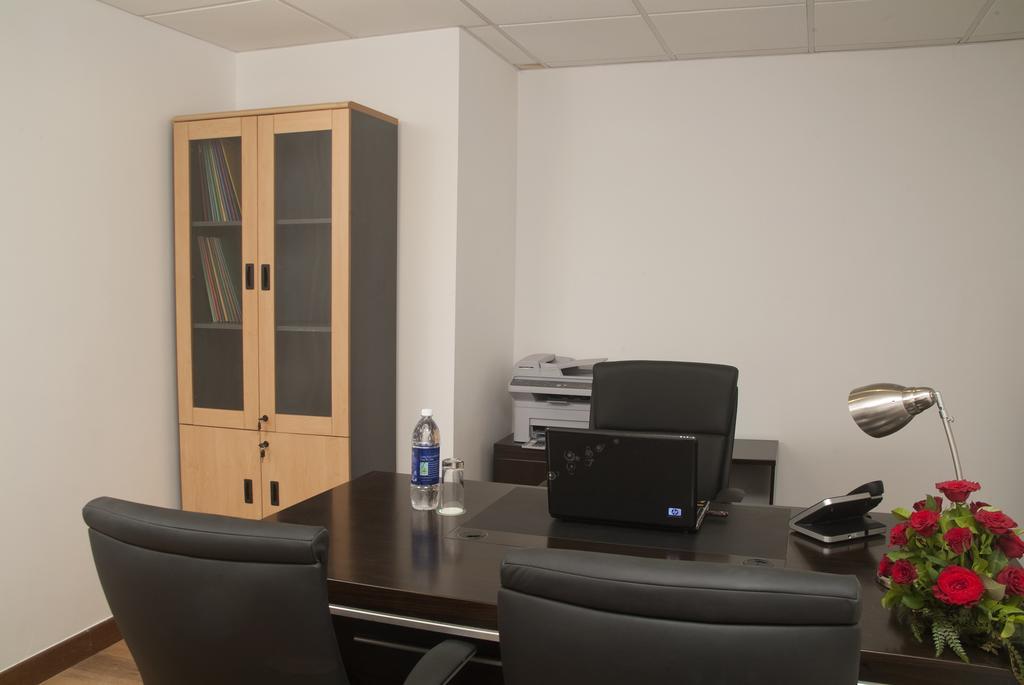 Savoy Suites Greater Noida Bagian luar foto