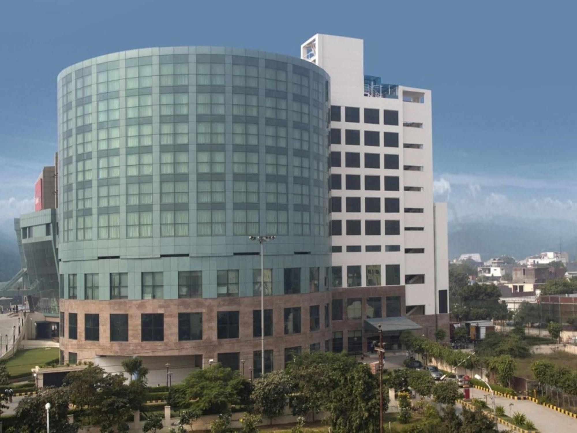 Savoy Suites Greater Noida Bagian luar foto