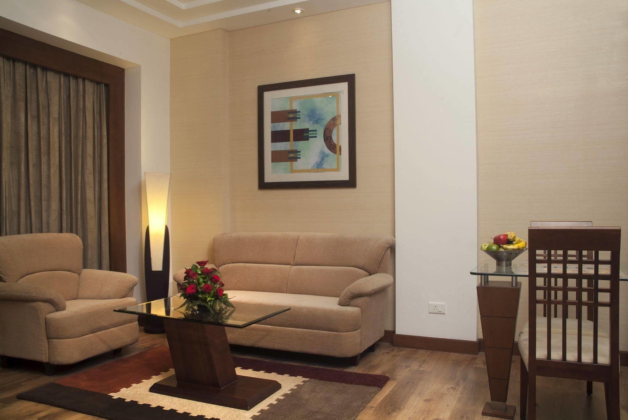 Savoy Suites Greater Noida Bagian luar foto