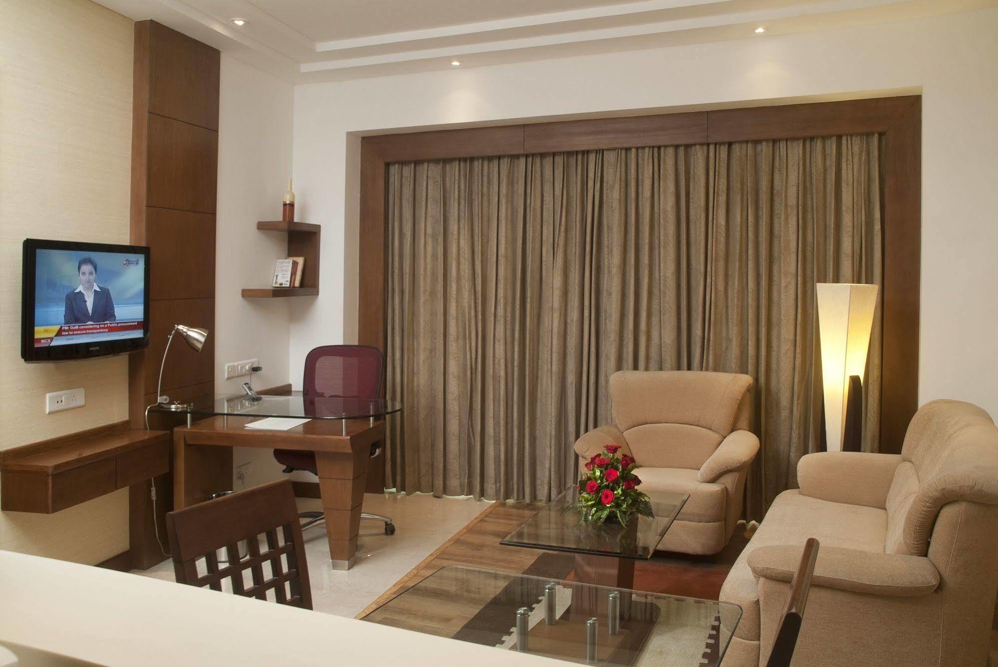 Savoy Suites Greater Noida Bagian luar foto