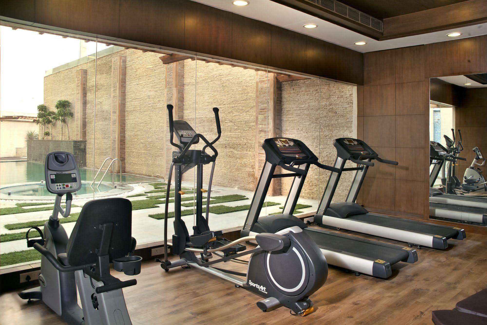 Savoy Suites Greater Noida Bagian luar foto