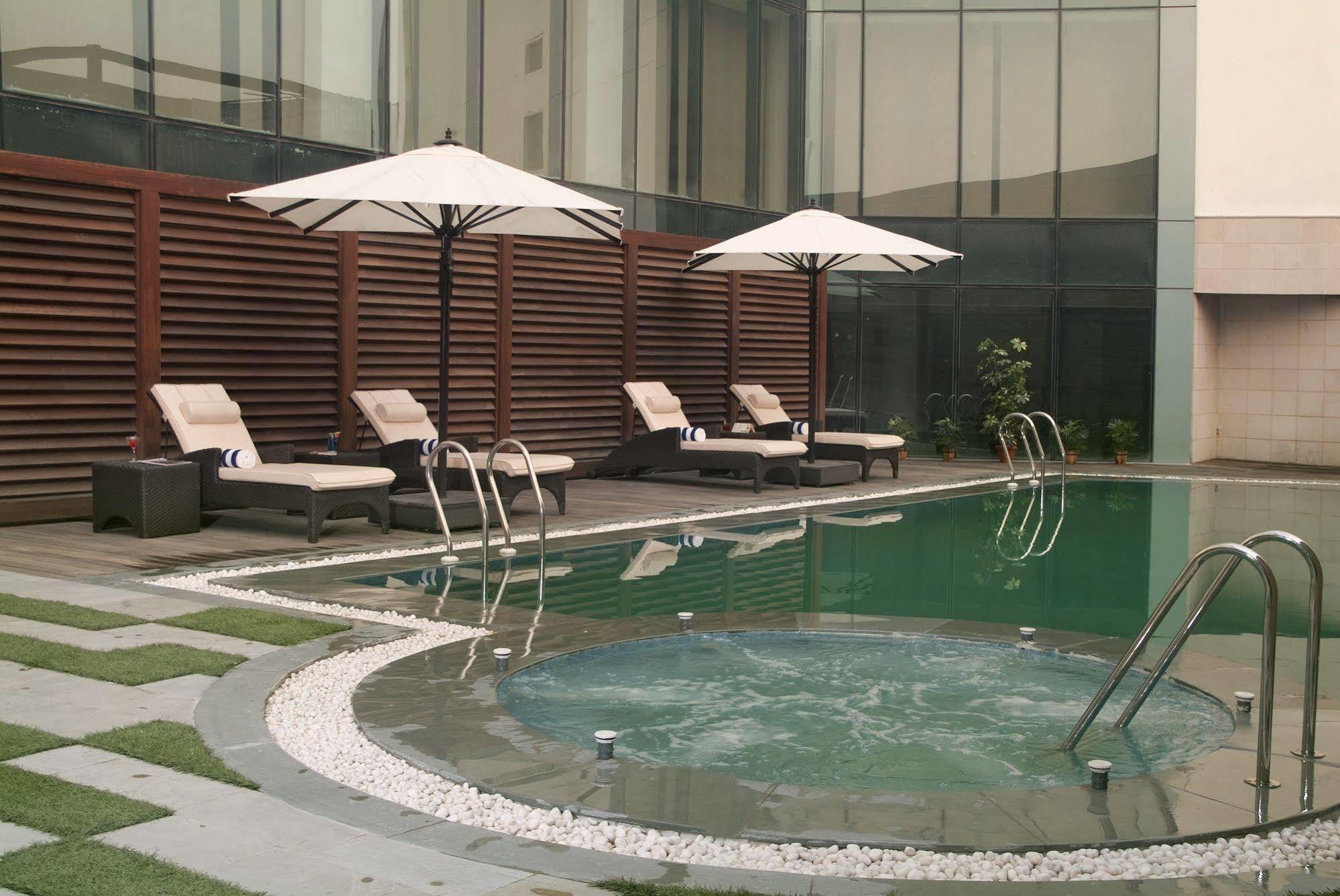 Savoy Suites Greater Noida Bagian luar foto