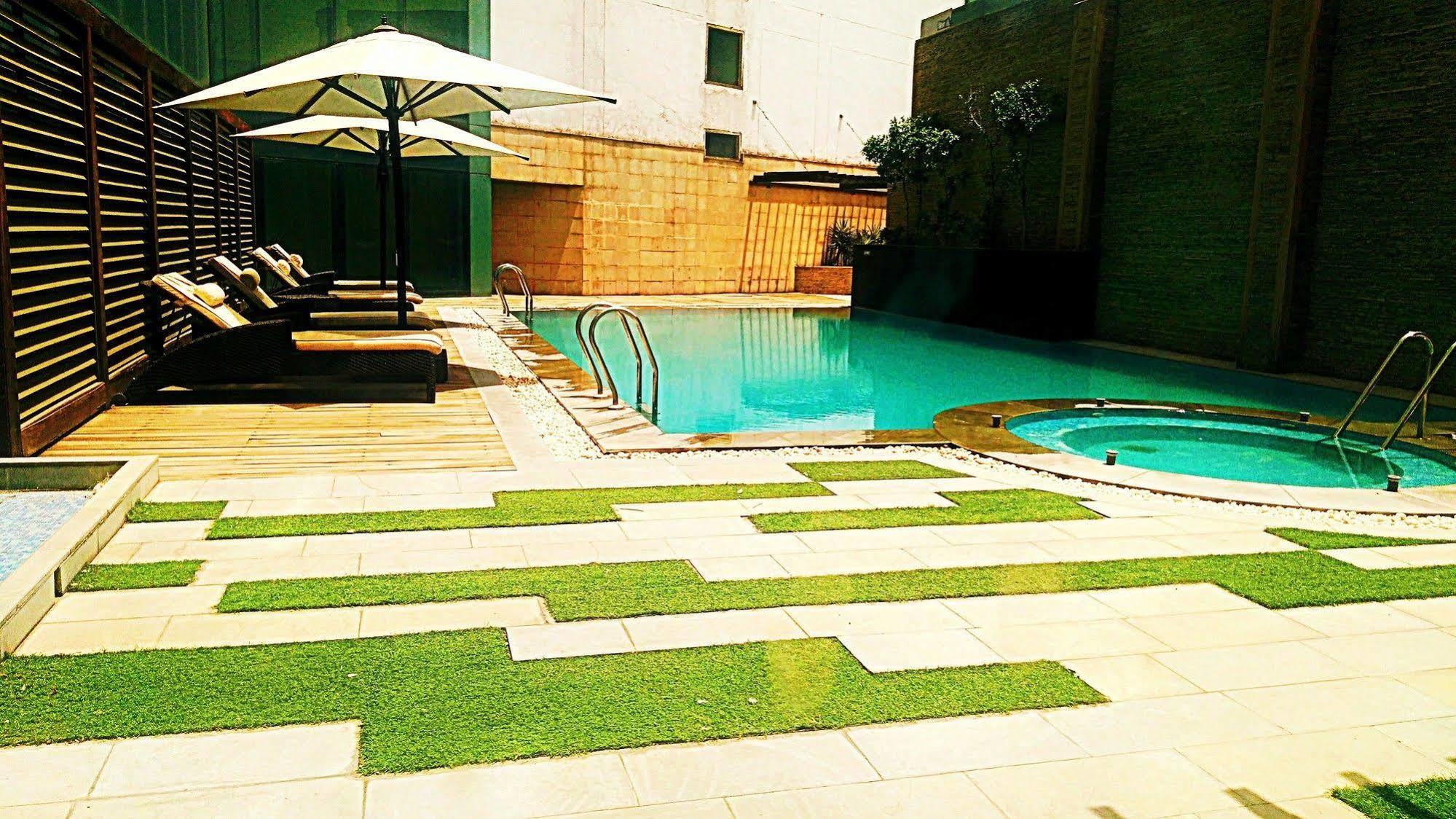 Savoy Suites Greater Noida Bagian luar foto