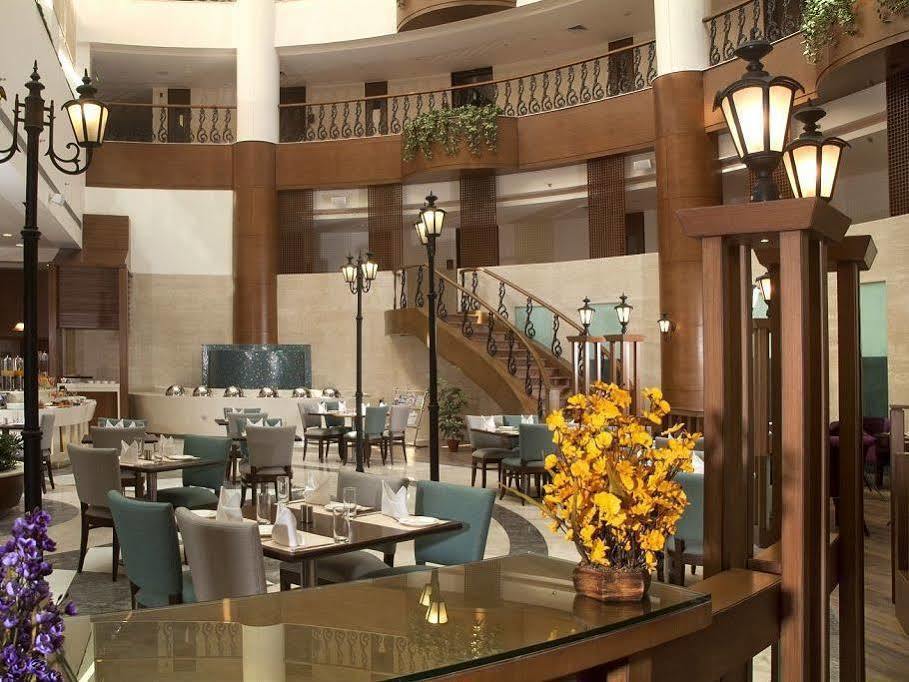 Savoy Suites Greater Noida Bagian luar foto