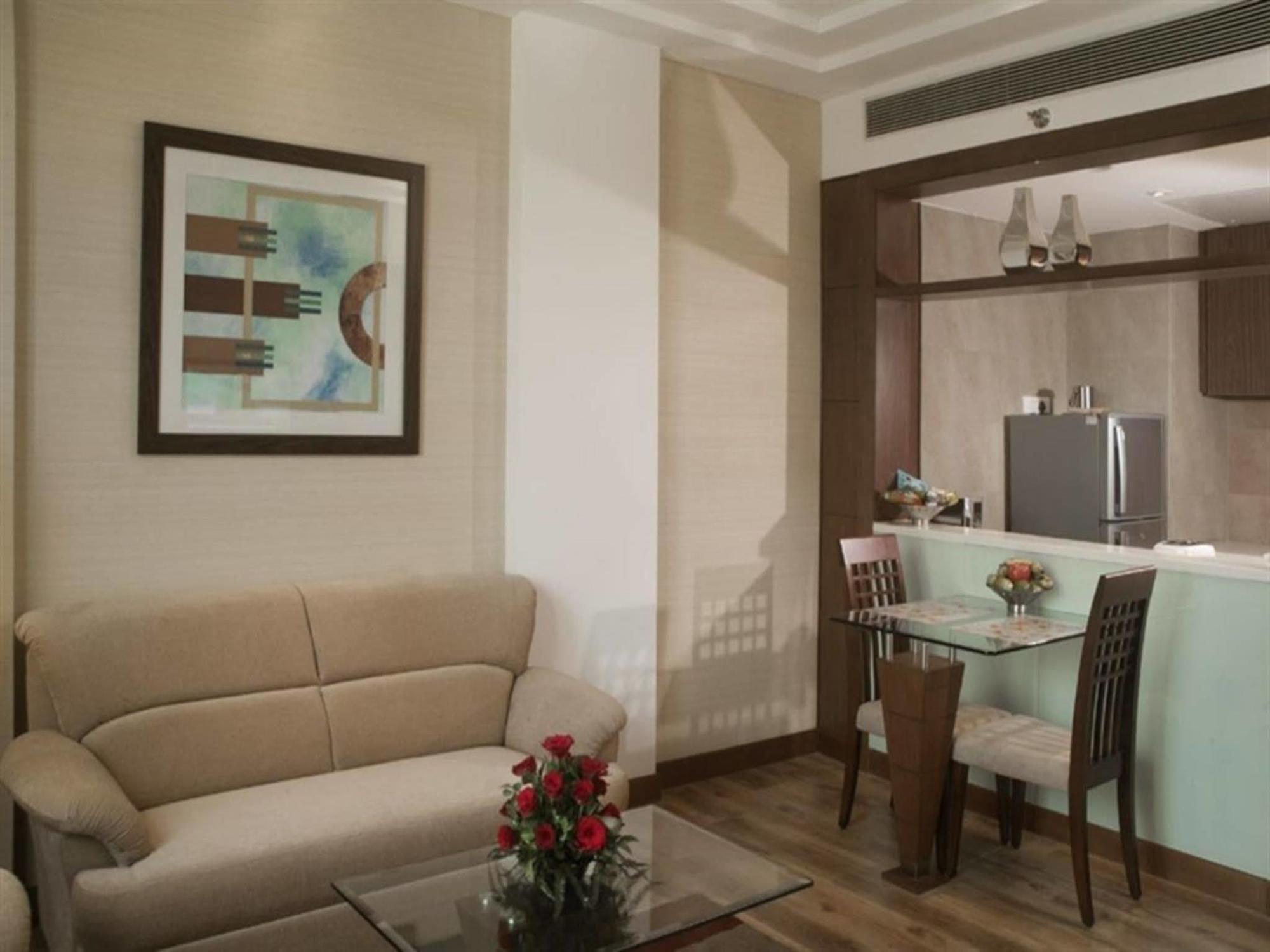 Savoy Suites Greater Noida Bagian luar foto