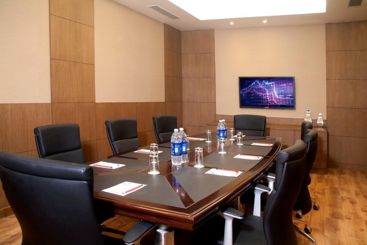 Savoy Suites Greater Noida Bagian luar foto